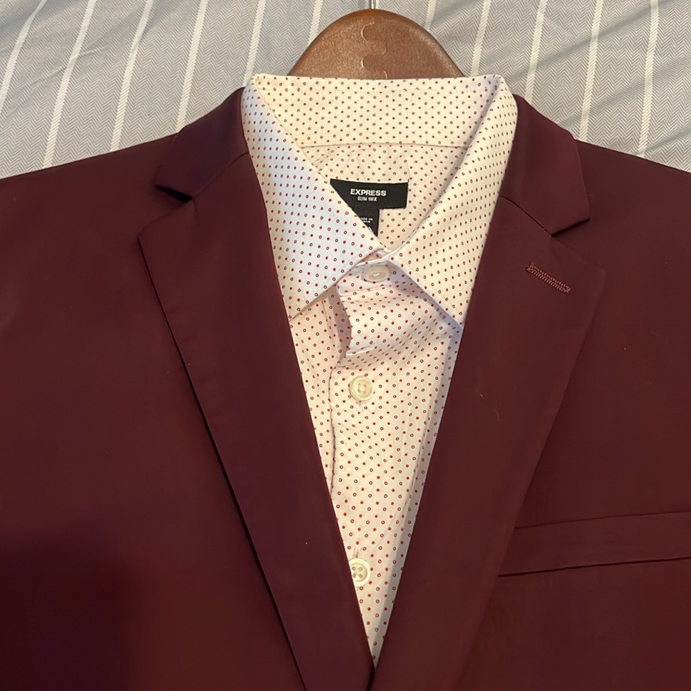 Express Photographer Men’s Fitted Suit + FREE Shirt